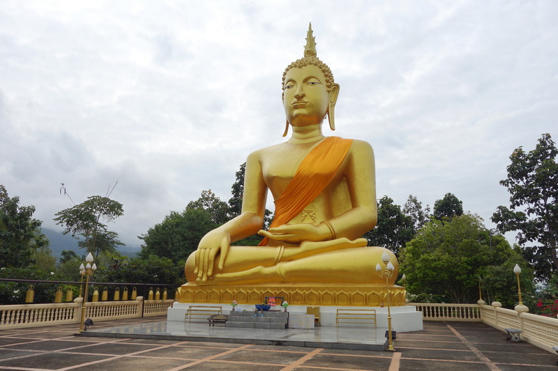 wat phrathat jomthong, attractions in mae sariang