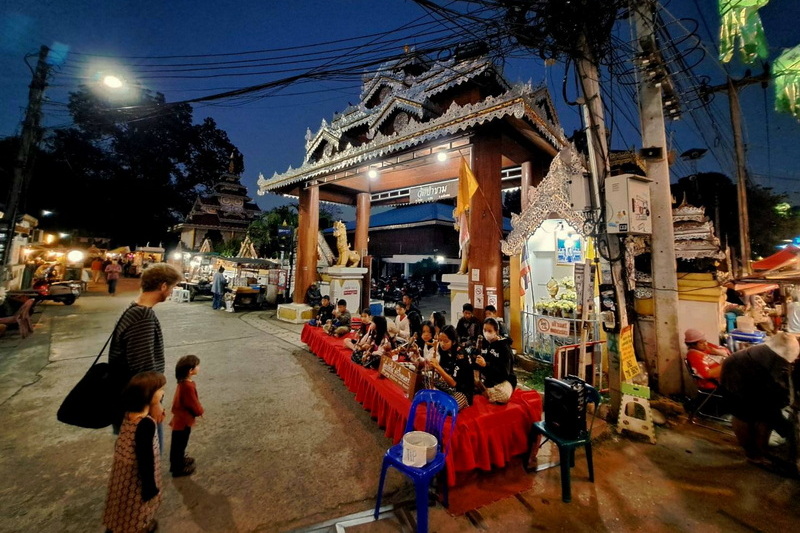 pai walking street, pai night market, shopping in pai, night market in pai, shopping in pai