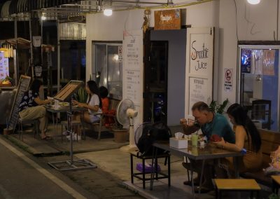 pai walking street, pai night market, shopping in pai, night market in pai, shopping in pai